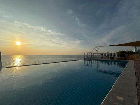 Beachfront 3BR with sunset view & Rooftop pool